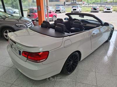 BMW Serie 3 320i BMW 320 Serie 3 E93 Cabrio 320i Cabrio Futura 170cv Bianco usata Cividate Camuno