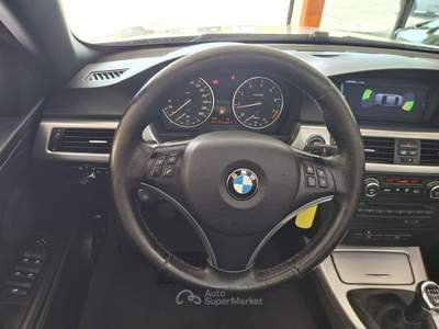 BMW Serie 3 320i BMW 320 Serie 3 E93 Cabrio 320i Cabrio Futura 170cv Bianco usata Cividate Camuno