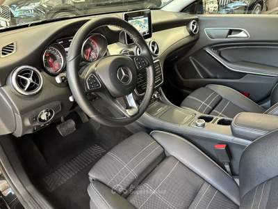 Mercedes-Benz CLA 220 d Sport 4matic auto - 18" - Camera - Navigatore Rosso usata Paderno Dugnano
