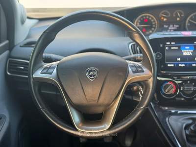 Lancia Ypsilon Lancia Ypsilon 1.0 FireFly 5 porte S&S Hybrid Ecochic Gold Nero usata Giugliano in Campania
