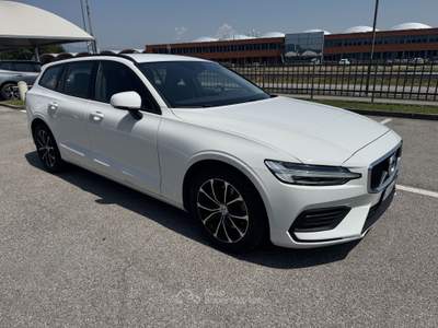 Volvo V60 (Diesel/Hybrid) Automatico Momentum Business Bianco usata Crocetta del Montello