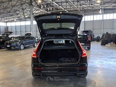 Volvo V60 Cross Country VOLVO V60 CROSS COUNTRY B4 D AWD AUTOM. BUSINESS PRO STATION WAGON usata Roma