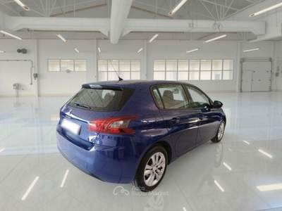 Peugeot 308 PEUGEOT 308 BUSINESS BLUEHDI 130 SES 5 PORTE BERLINA usata Verona