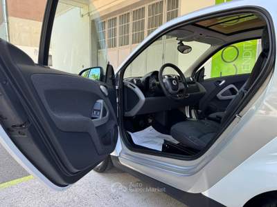 Smart ForTwo 1.0 mhd Passion 71cv GARANZIA 24 MESI Bianco usata Riccione