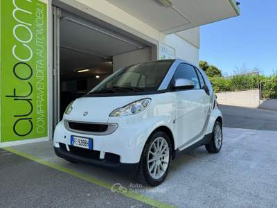 Smart ForTwo 1.0 mhd Passion 71cv GARANZIA 24 MESI Bianco usata Riccione
