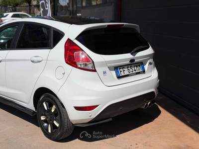 Ford Fiesta 1.4 5 porte Bz.- GPL Business Bianco usata Niardo