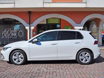 Volkswagen Golf 2.0 TDI 150 CV DSG SCR Life Bianco usata Saonara