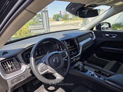 Volvo XC60 B4 (d) AWD Geartronic Momentum Pro Nero usata Taranto