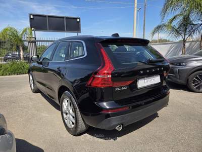 Volvo XC60 B4 (d) AWD Geartronic Momentum Pro Nero usata Taranto