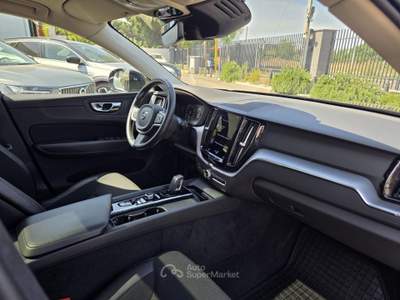 Volvo XC60 B4 (d) AWD Geartronic Momentum Pro Nero usata Taranto