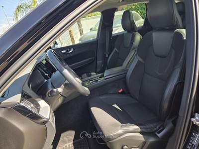 Volvo XC60 B4 (d) AWD Geartronic Momentum Pro Nero usata Taranto