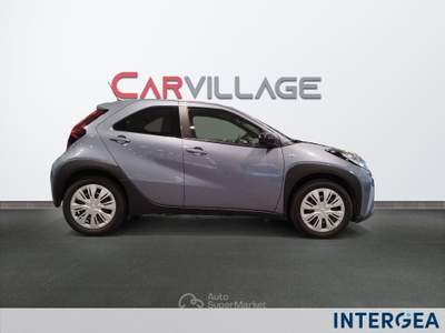 Toyota Aygo X  1.0 active 72cv s-cvt Blu/Azzurro usata Sesto Fiorentino