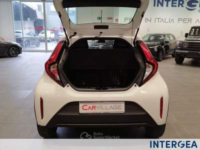Toyota Aygo X  1.0 active 72cv s-cvt Bianco usata Sesto Fiorentino