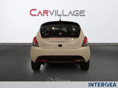 Lancia Ypsilon Ypsilon 1.0 firefly hybrid gold s&s 70cv 5p.ti Bianco usata Sesto Fiorentino