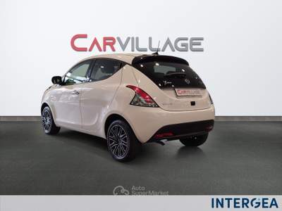 Lancia Ypsilon Ypsilon 1.0 firefly hybrid gold s&s 70cv 5p.ti Bianco usata Sesto Fiorentino