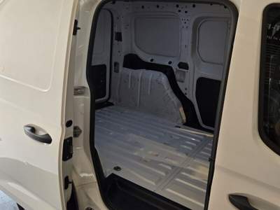 Volkswagen Caddy Caddy 2.0 TDI 102 CV Furgone Business Bianco usata POZZUOLI