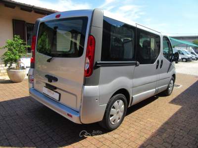 Renault Trafic 2.0 cdi 115 Pulmino 6 posti Omologato 9 Euro 5B Dpf Argento usata Rezzato