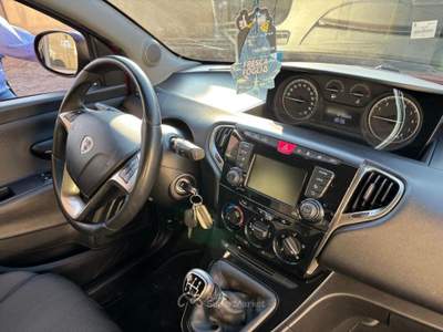 Lancia Ypsilon 1.2 69 CV 5p. GPL Ecochic Silver Rosso usata Roma