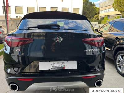 Alfa Romeo Stelvio 2.2 T.diesel 210 CV AT8 Q4 Exec. Nero usata Città Sant'Angelo