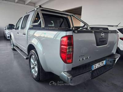 Nissan Navara 2.5 dci d.cab LE PLUS AUTOMATICO 4X4 Argento usata Martinengo