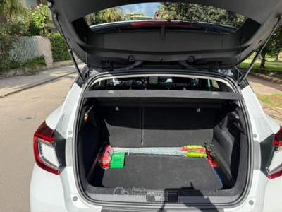 Renault Captur 1.6 Full Hybrid E-Tech 145 CV Techno Bianco usata Palermo