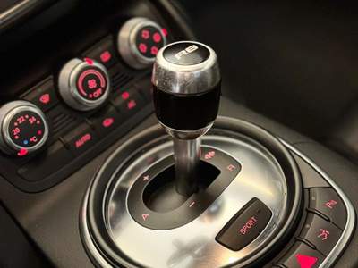 Audi R8 AUDI R8 V8 420CV UNIPRO PERMUTE GARANZIA Nero usata Latina