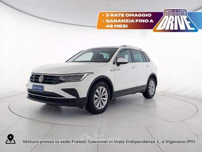 Volkswagen Tiguan 1.5 tsi life 150cv dsg Bianco usata Vigevano