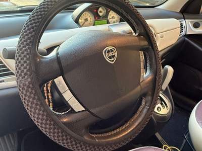 Lancia Ypsilon 75 CV Bronzo usata Bari