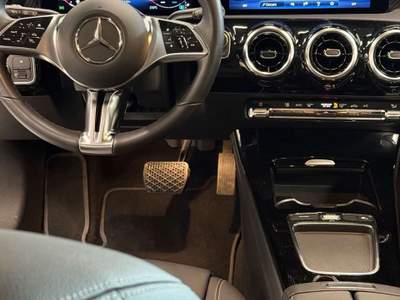 Mercedes-Benz Classe A Progressive Advanced 7G-DCT Argento usata Crema