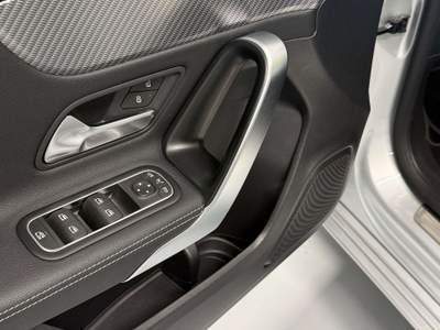 Mercedes-Benz Classe A Progressive Advanced 7G-DCT Argento usata Crema