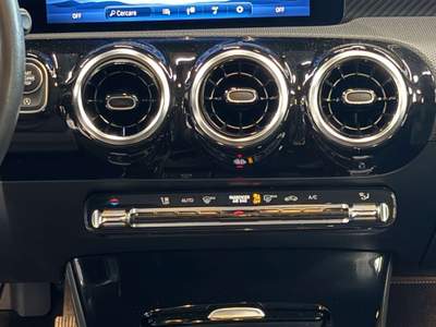 Mercedes-Benz Classe A Progressive Advanced 7G-DCT Argento usata Crema