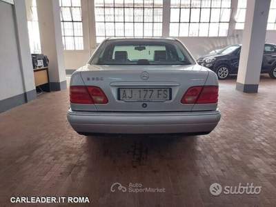 Mercedes-Benz Classe E Mercedes e 200 elegance Grigio usata Roma