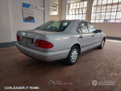 Mercedes-Benz Classe E Mercedes e 200 elegance Grigio usata Roma