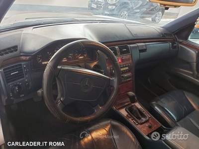 Mercedes-Benz Classe E Mercedes e 200 elegance Grigio usata Roma
