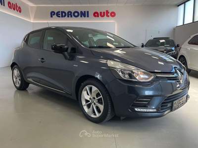 Renault Clio Clio 5p 1.2 Limited 73CV E6 Neopatentati Grigio usata Leno