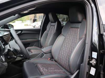 Audi Q4 Q4 Etron 50 QUATTRO 300CV S-LINE MATRIX POMPA DI CALORE SONOS Nero usata Varna