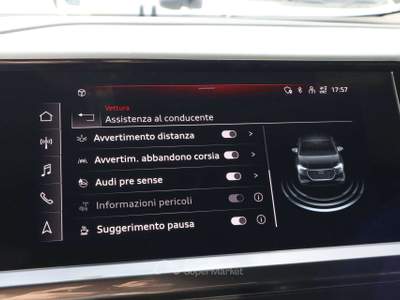 Audi Q4 Q4 Etron 50 QUATTRO 300CV S-LINE MATRIX POMPA DI CALORE SONOS Nero usata Varna