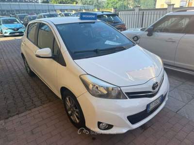 Toyota Yaris 1.3 5 porte Lounge Bianco usata Sesto San Giovanni