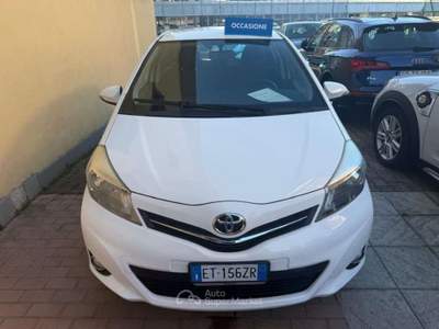 Toyota Yaris 1.3 5 porte Lounge Bianco usata Sesto San Giovanni