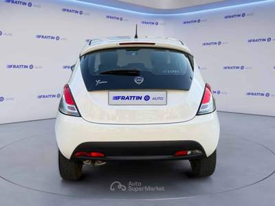 Lancia Ypsilon Ypsilon 1.2 69 Cv 5 Porte Gpl Ecochic Silver Bianco usata Cassola