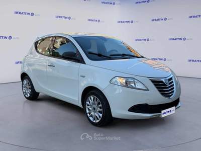 Lancia Ypsilon Ypsilon 1.2 69 Cv 5 Porte Gpl Ecochic Silver Bianco usata Cassola