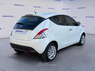 Lancia Ypsilon Ypsilon 1.2 69 Cv 5 Porte Gpl Ecochic Silver Bianco usata Cassola