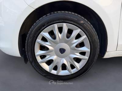 Lancia Ypsilon Ypsilon 1.2 69 Cv 5 Porte Gpl Ecochic Silver Bianco usata Cassola