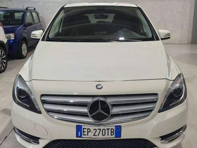 Mercedes-Benz Classe B B180 Premium Led Navigatore pelle Neopatentati usata Sedriano