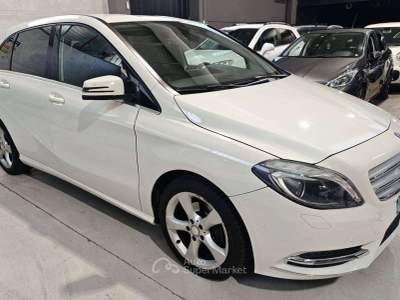 Mercedes-Benz Classe B B180 Premium Led Navigatore pelle Neopatentati usata Sedriano