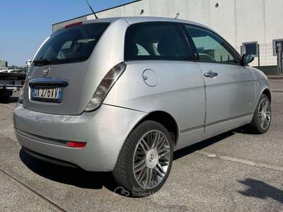 Lancia Ypsilon NEOPATENTATI UNICO PROPRIETARIO 1.2 BENZ Argento usata Orzinuovi