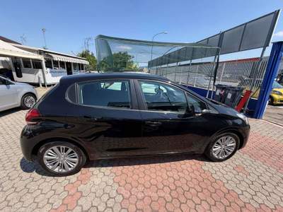 Peugeot 208 208 I 5p 1.2 puretech Access 82cv Nero usata Torino
