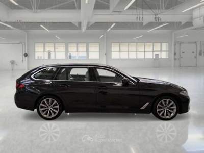 BMW Serie 5 520d 520 d 48V xDrive Touring Luxury Nero usata Rivignano Teor