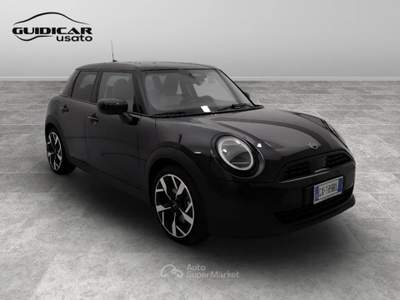 MINI Clubman 1.5 C Favoured Auto Bianco usata Lucca