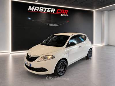 Lancia Ypsilon 5 porte S&S Hybrid Ecochic Gold Bianco usata ROVIGO